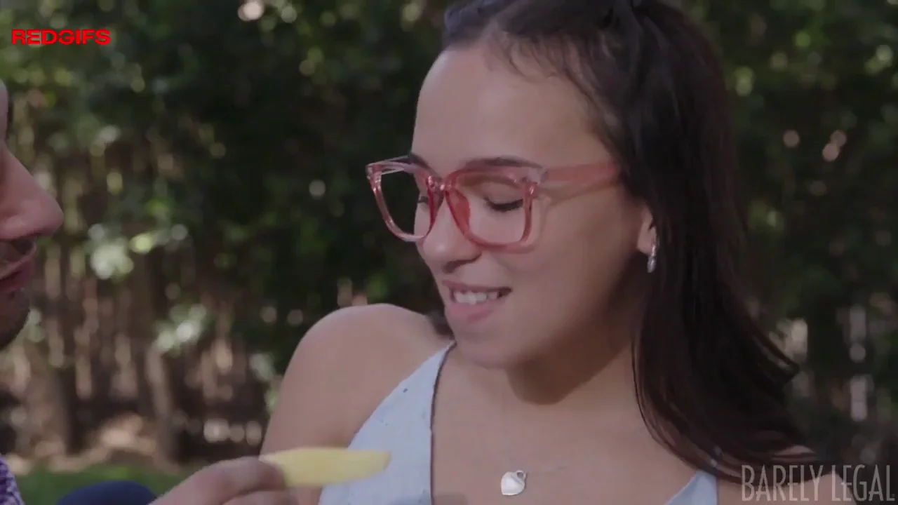 Cutie in glasses gets dicked during a picnic