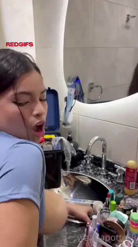 🍈🍈 Too Much Tits to Handle in Mirror Plowcam Jiggle Fest 😍