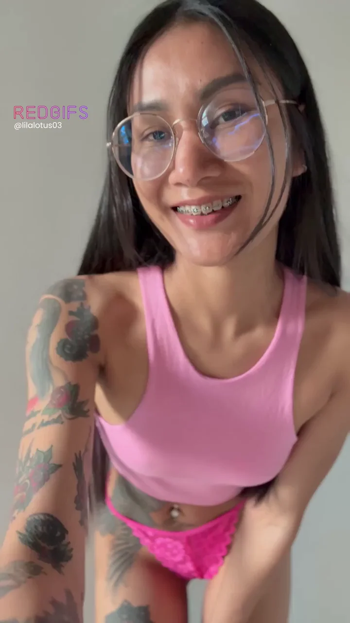 Petite Asian Cutie with Braces, Glasses & Juicy Booty 😍🍑
