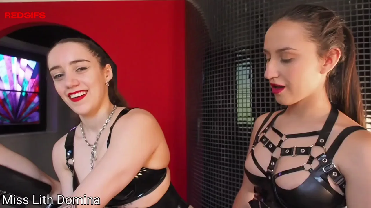 My friend Medea and I take turns pegging this slave.🔥