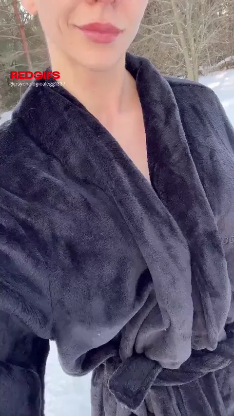Neighbours Spying My Huge Tits While Letting Dogs Out? 😈🐕❄️