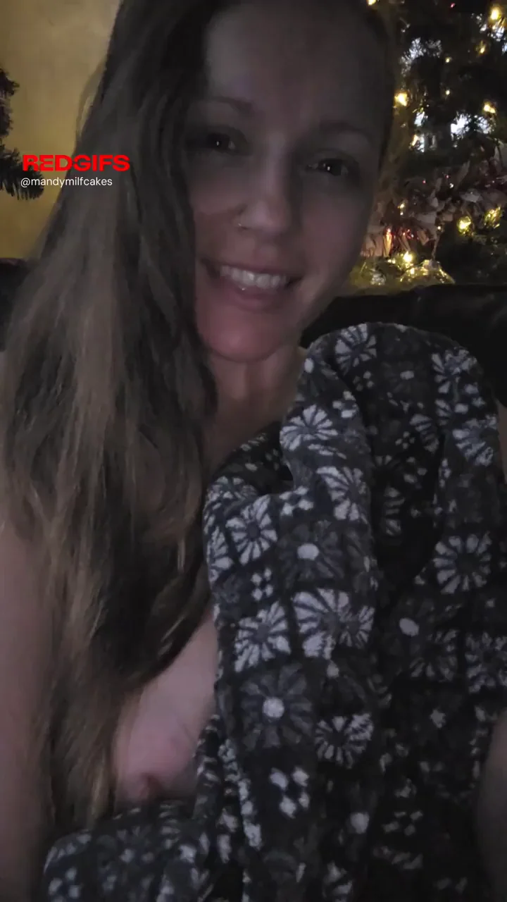 Blanket Tease: MILF Drops the Cover on Her Juicy Tits & Pussy