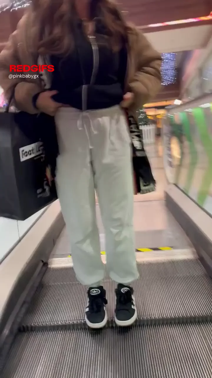 🛍️ Always Smiling When I Flash My Big Tits Shopping 😈