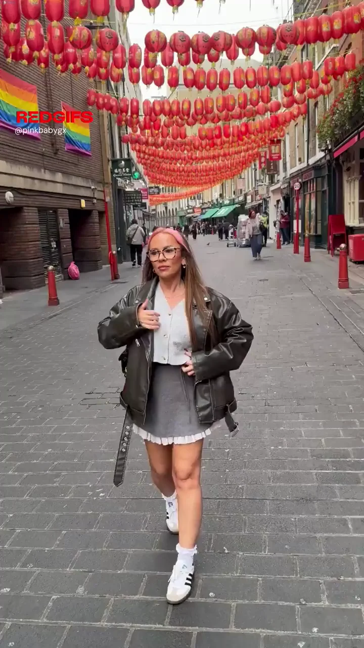 🔴 Big Tits Flashing in London's Chinatown! 🎉🍒