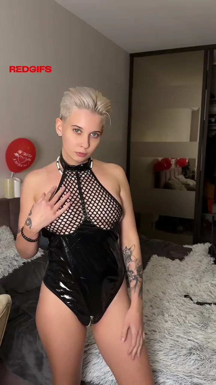 this outfit makes me horny…and you?