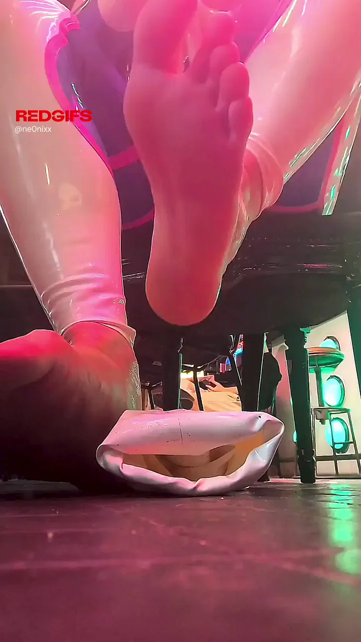 Any latex DVA feet lovers ?