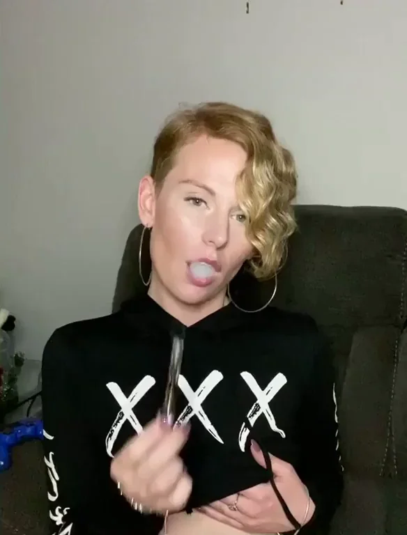 Ngl..having my hair short makes me feel like a sexy ass bitch. (OC)