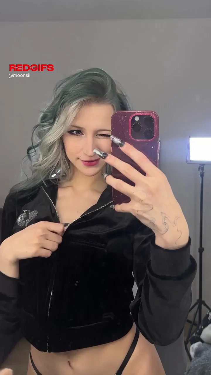 I cant help but love showing my tits to you guys