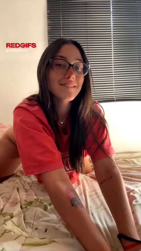 Altho my small titties cant be seen my ass is tottaly the opp