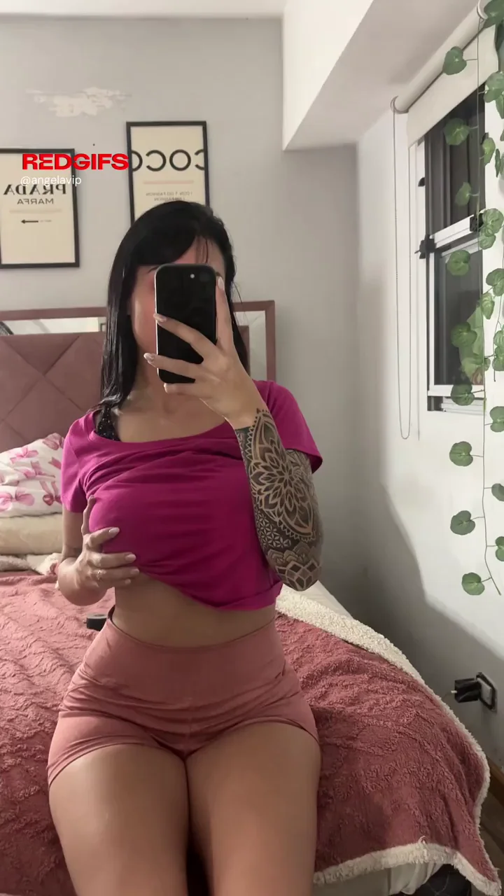 Latina curves on full display