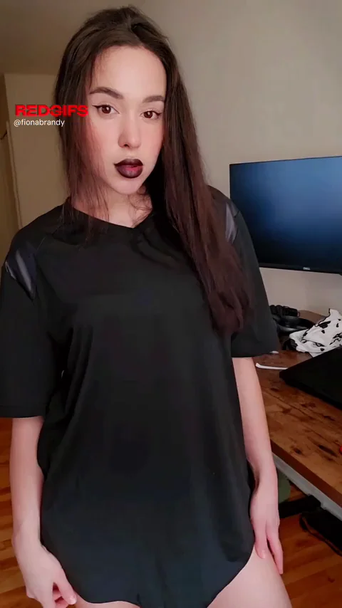 Smooth reveal fromyour Goth gf