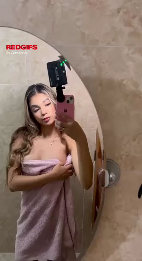 Felt So Hot 🔥 Teen Slut Drops Towel & Teases Tits 💦