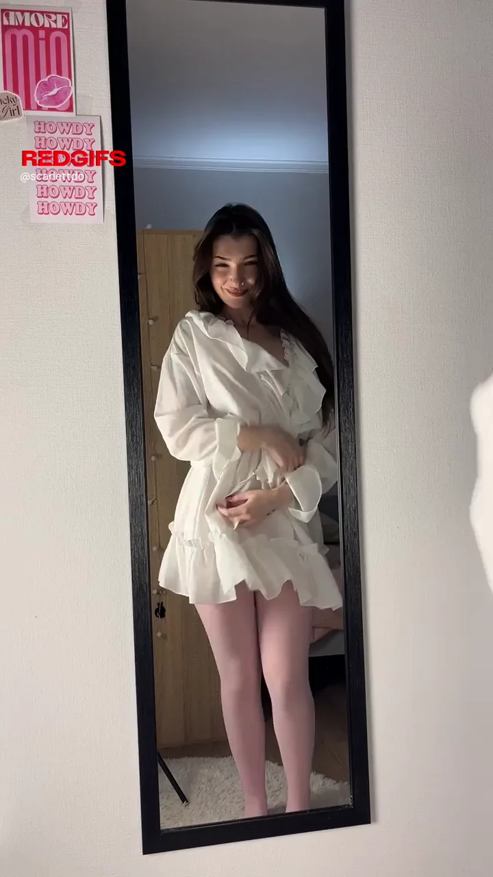 No clothes needed when i look like that