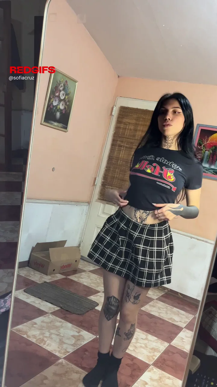 Bet you can't keep eye contact until the end