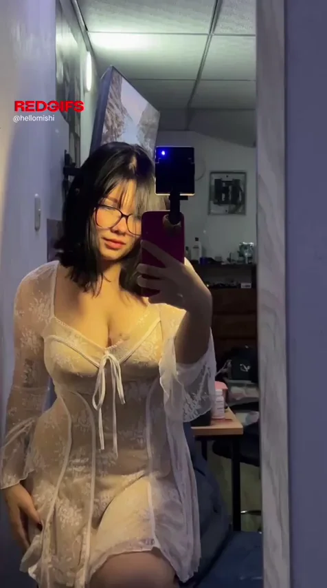 Only those who are alone this new year deserve to see under the dress