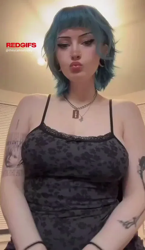 Quick Titty Flash for My Horny Good Boys 😈💦