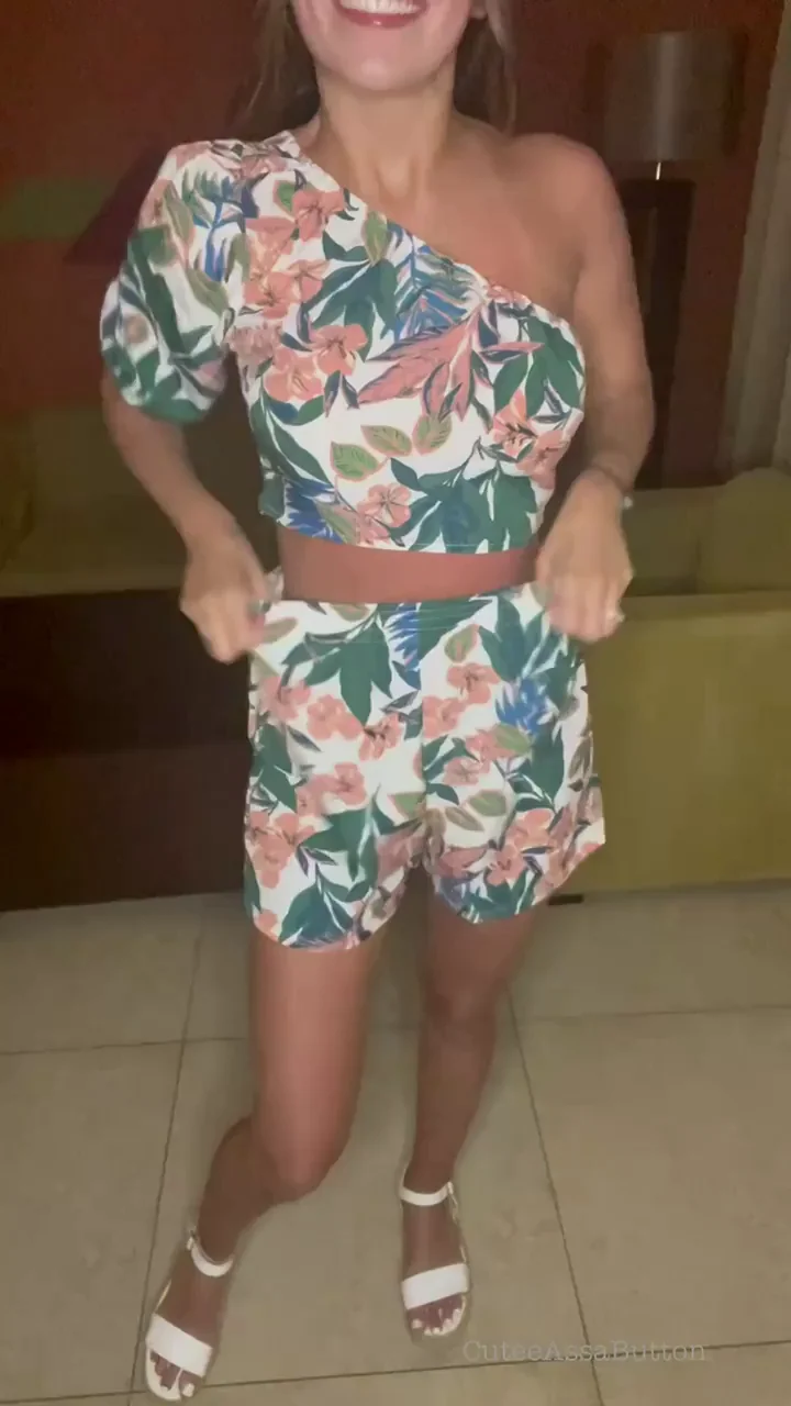 Peek a booobs[reveal]