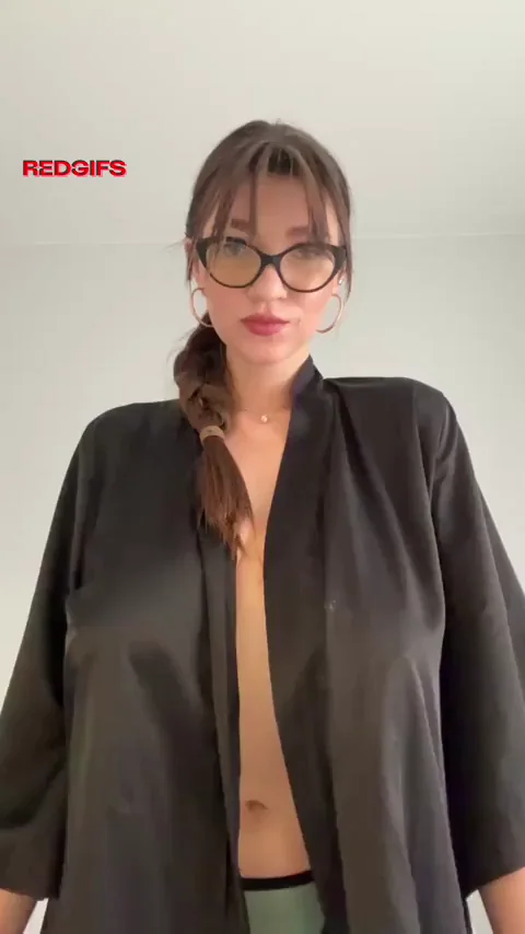 This is how I tease my guy friends with my busty naturals [reveal]