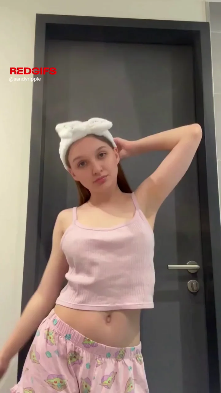 Revealing my teen titties :3
