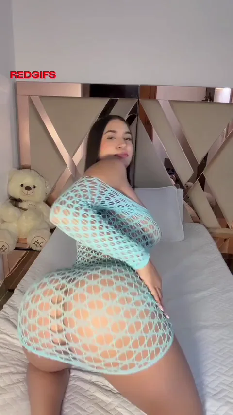 🍑 Thick Latina Twerking Her Juicy Natural Ass 🔥