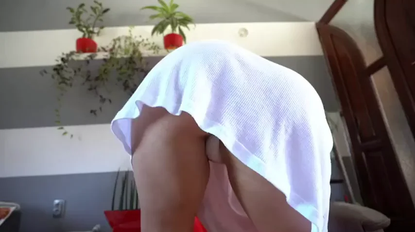 Upskirt twerk in hot dress