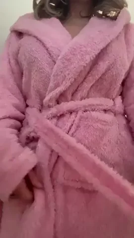 Pretty Pink Robe Tease with Massive Bouncing Tits 💖👙