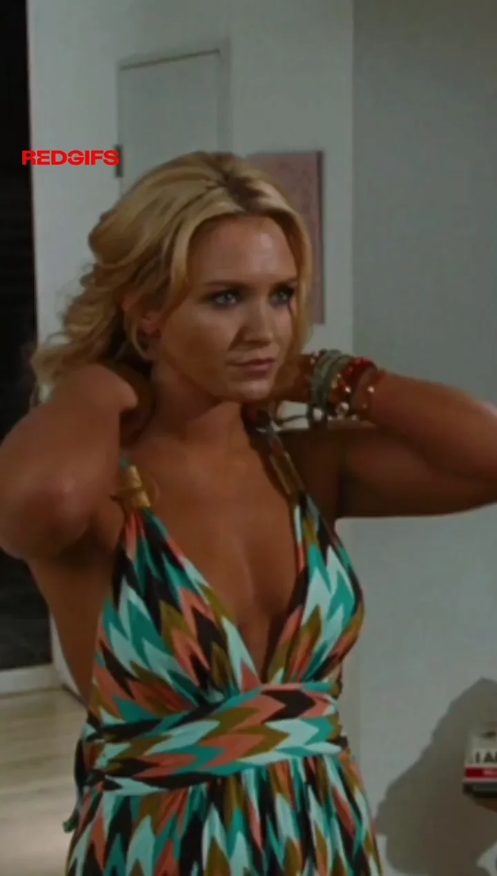 Nicky Whelan - Hall Pass (2011)