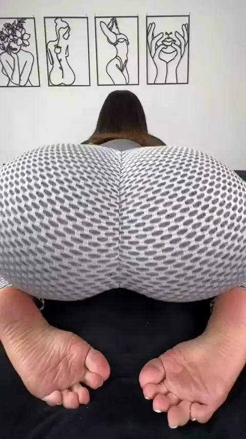 Yogapants On or Off? 🍑🔥