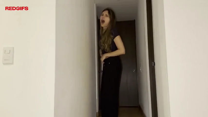 Goonette Slut Gets Brainmelted by Reddit Posts in the Hallway