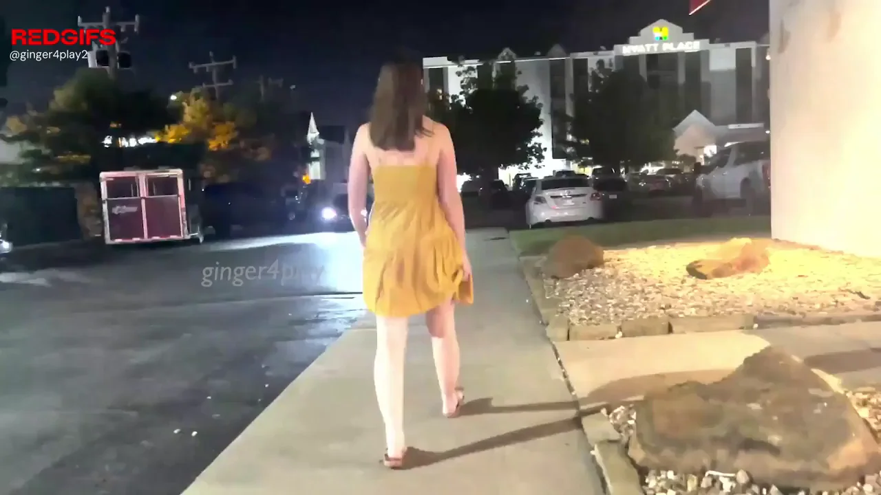 Flashed My Big Juicy Tits on a Busy Night Road 🚗💦👅