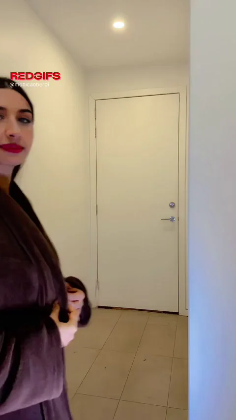 Pizza delivery guy was so shocked, no one will ever believe him