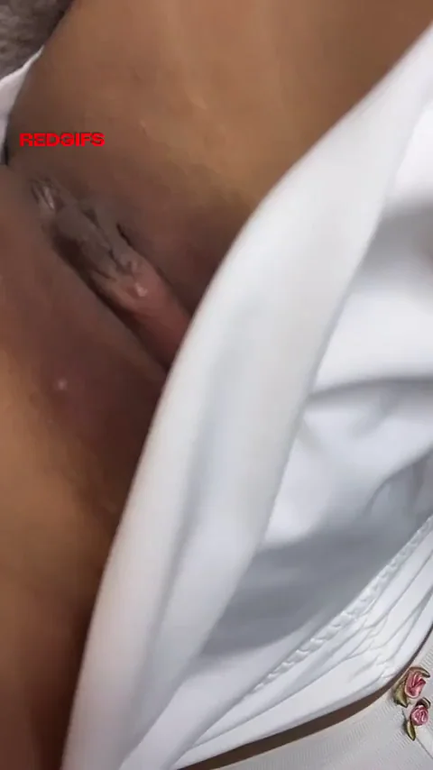 I like to masturbate, but I want to feel your dick inside my pussy