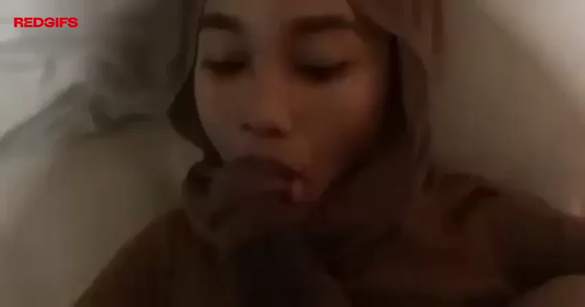 Small mouth, big dick 🤣
