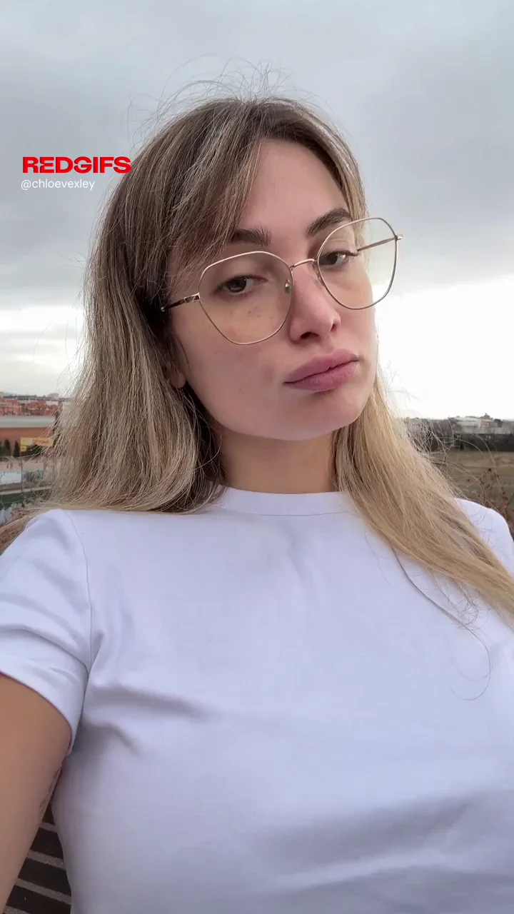 Sun-Kissed Blonde Tease Catches Eyes with Her Perky Tits