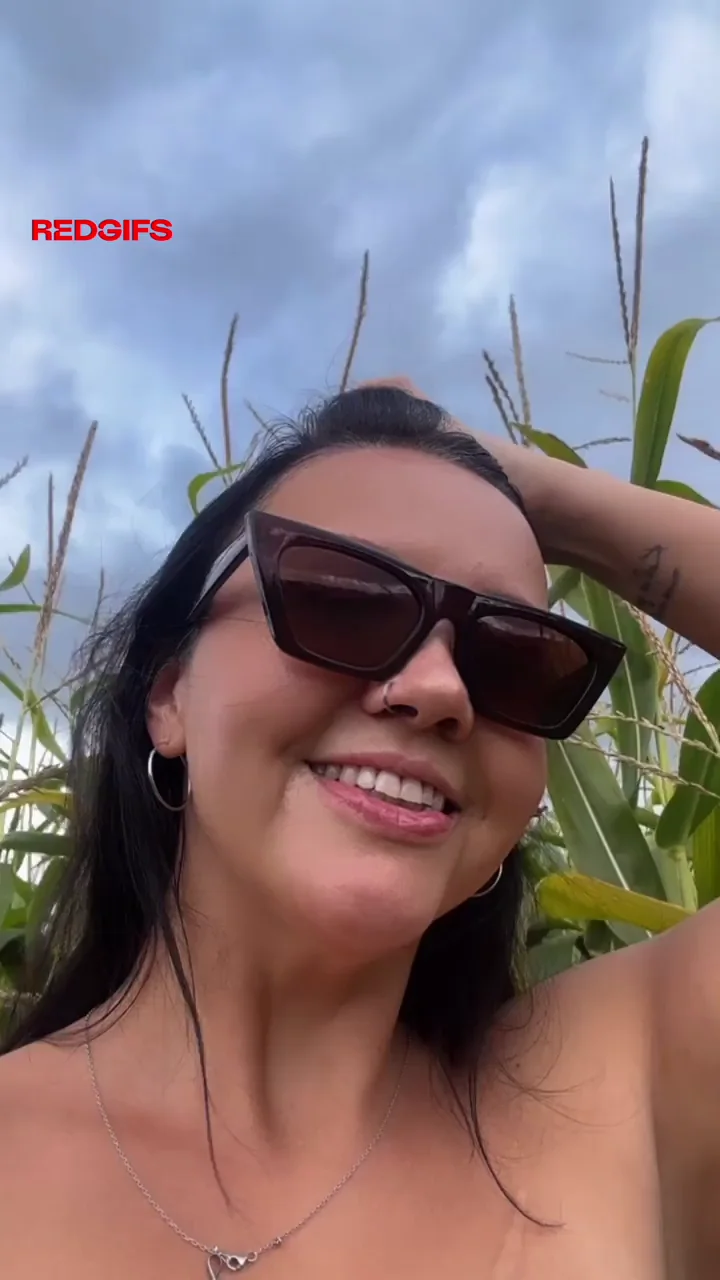 I'm showing my boobs on the farm, I hope the farmers didn't see me