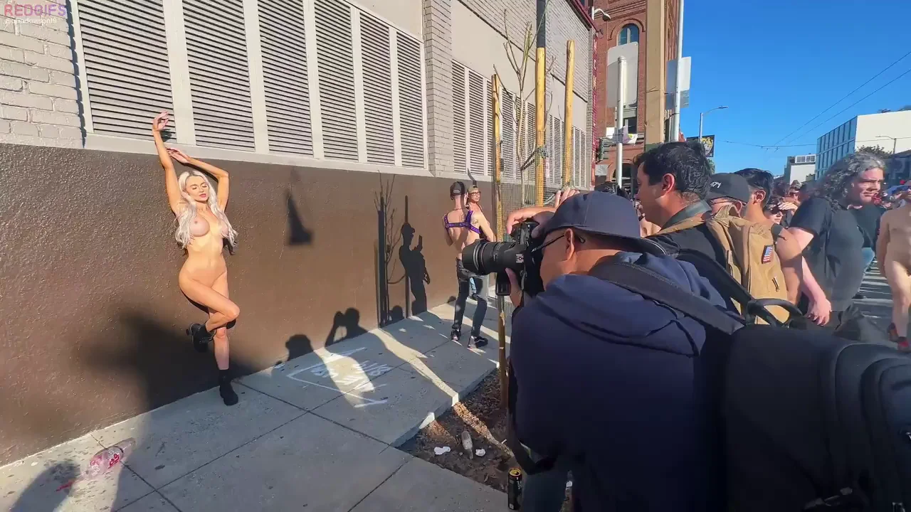 Pause for a photo shoot on Folsom Street