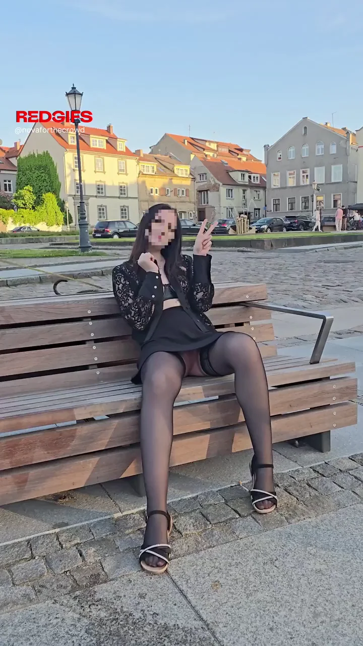 🔥 Hotwife's Risky Public Pussy Flash on Bench 😈