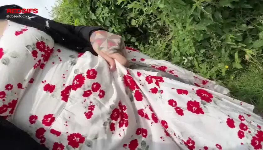 Slutty Amateur Flashes Juicy Pussy in Public Park