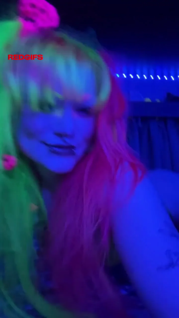 Freeuse Egirl Princess Glows & Gets Fucked in Neon 😈🌟🍑