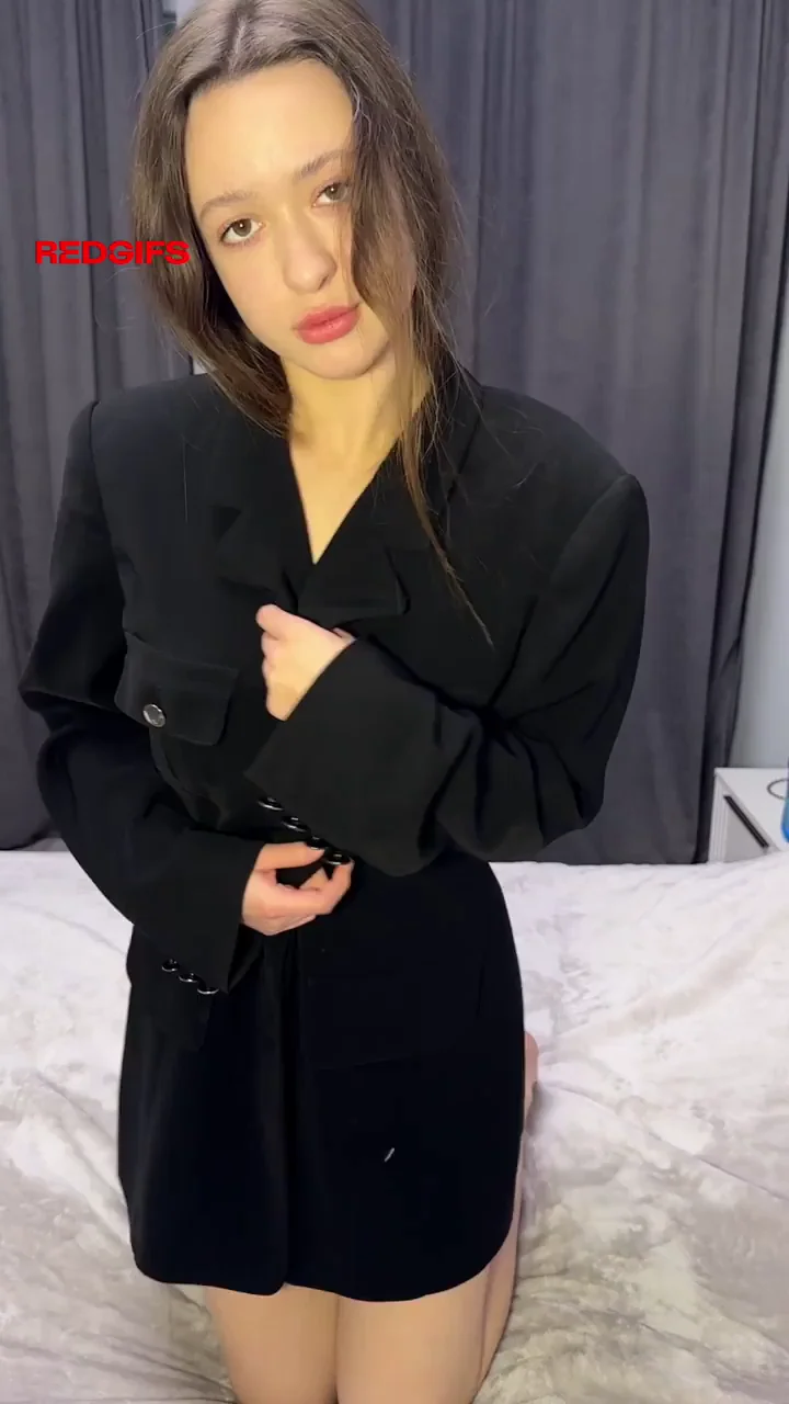 Hot Babe Waiting for Water Flow, Stripping to Show Juicy Ass 🍑💦