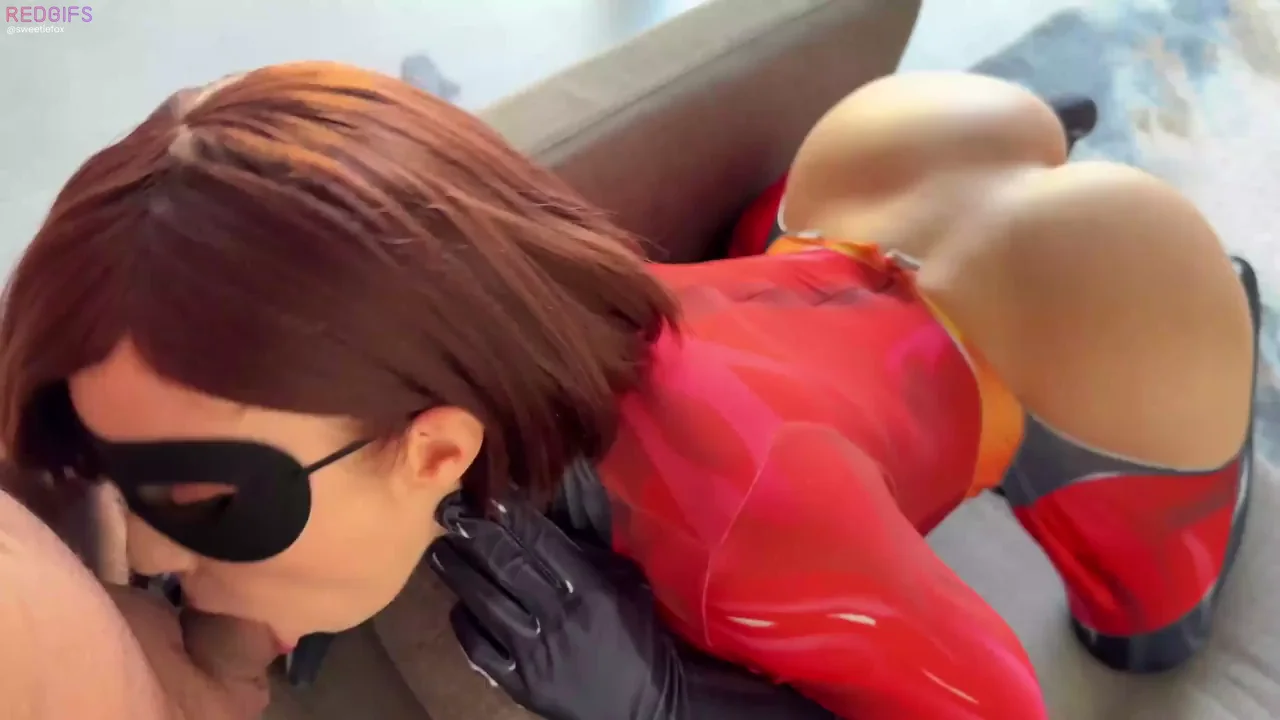 Elastigirl's Slutty Stretch: Sweetie Fox Deepthroats Thick Cock in Supersuit Glory