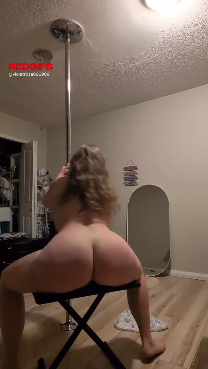 Raw Dog This Pawg Blonde's Juicy Ass on Date One? 🍑💦