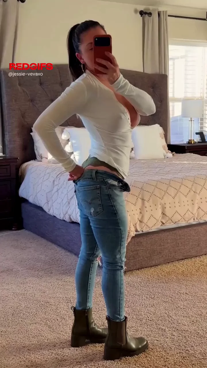 MILF's 'Oops' Tit Flash: Fully Exposed Tease in Skinny Jeans
