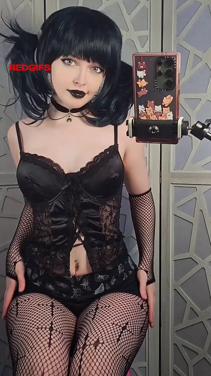 Cute Emo Goth Girl's Nerdy Tits Tease! 🖤😻 :3