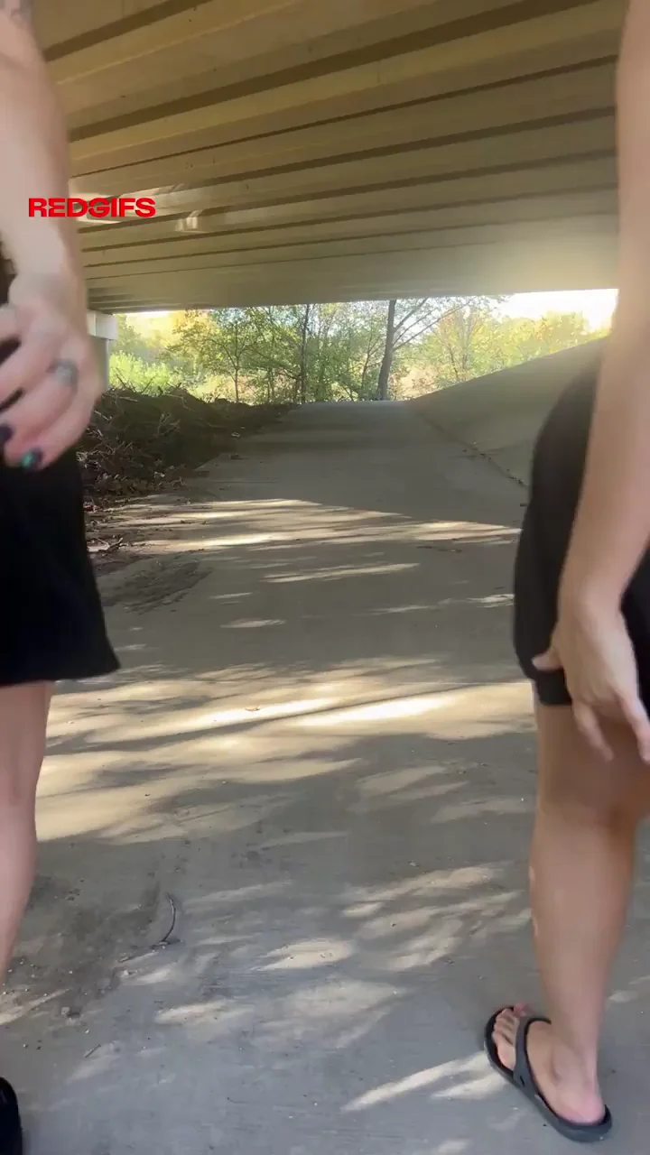 Quick Risky Fuck Under the Bridge 😈🍑💦