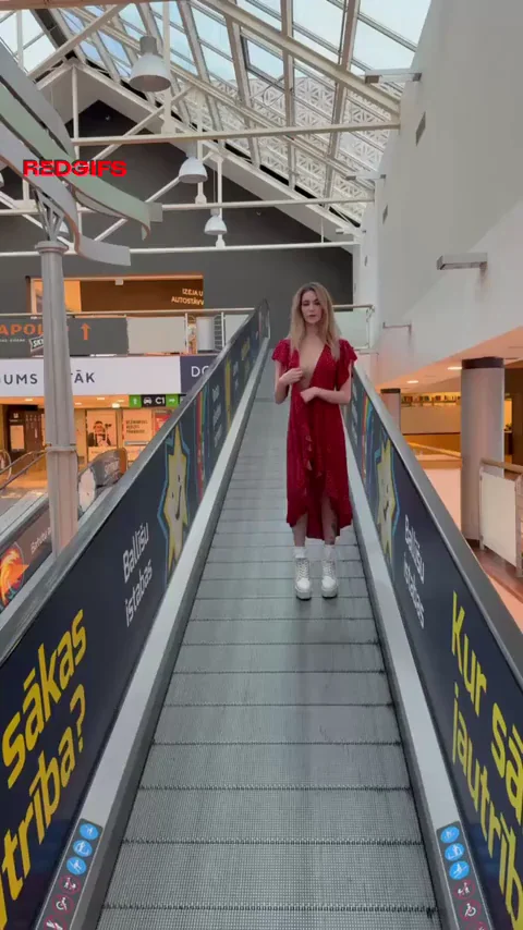 Enjoying flashing public