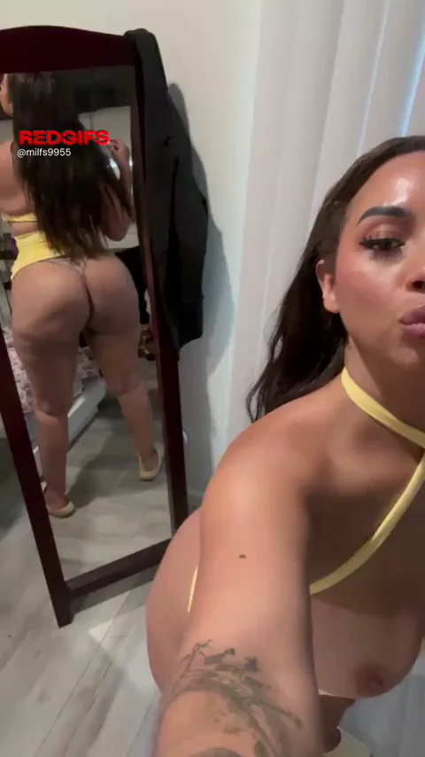 Chocolate Curves Tease: Ebony Babe's Ass-Shaking Mirror Flex
