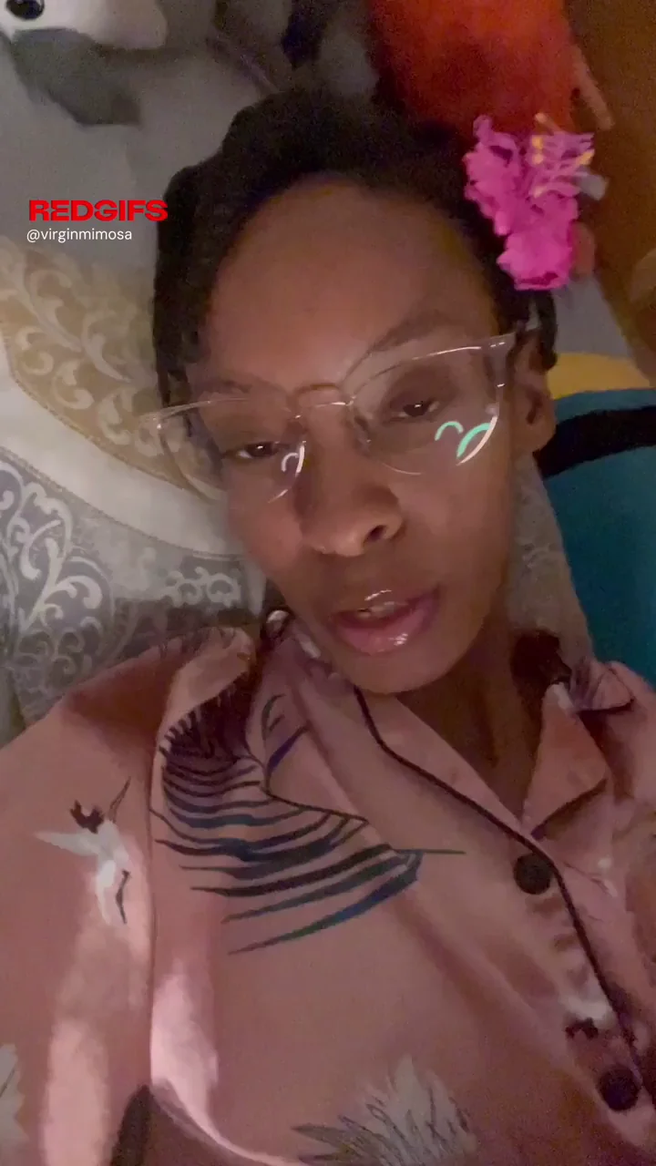 Petite Ebony Babe's Sexy Feet Tease 😍👣🔥
