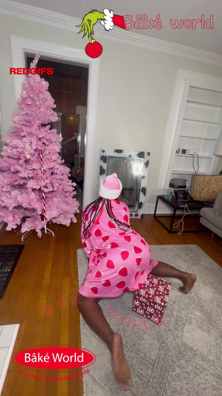 its still christmas Grinch took ova bake world pink christmas pt 2