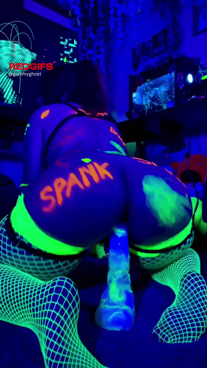 Horse Cock Dildo Glows Wild Under Blacklight 😈🔥💦